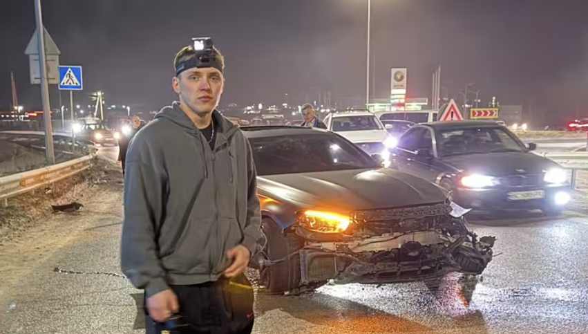 У Львові в ДТП потрапив автомобіль, до якого блогер привʼязав себе скотчем