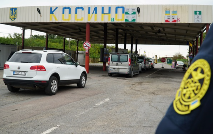 На кордоні з Угорщиною тимчасово не працюватиме один з пунктів пропуску