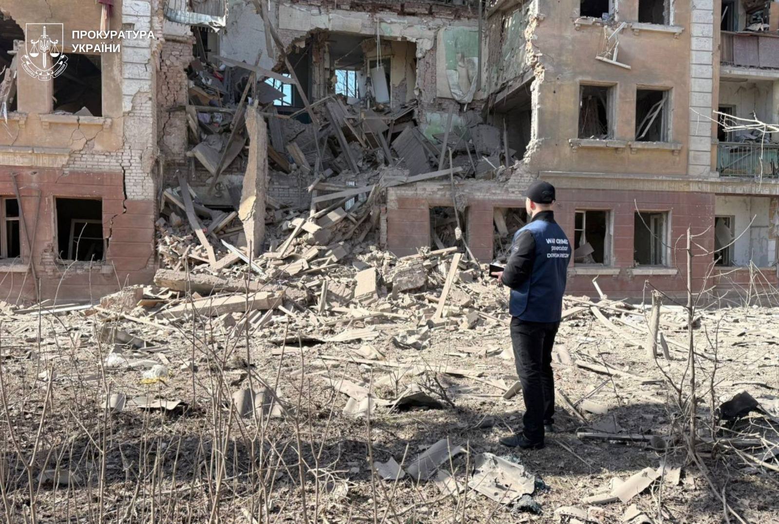 Росіяни вдарили по центру Слов’янська: двоє загиблих, серед поранених – дитина