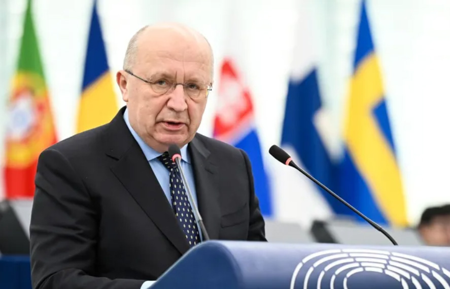 Єврокомісар назвав єдиний шлях до справедливого завершення війни в Україні