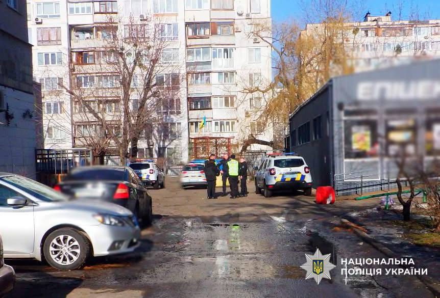 У Києві чоловік забив літню сусідку: жінка померла, нападника затримано