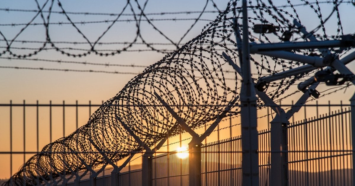 Через помилку ШІ жінка провела пів року за ґратами, втратила дім та авто