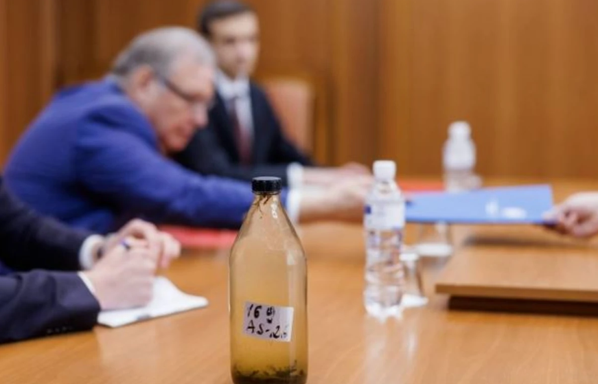 Молдова в знак протесту вручила РФ пляшку води з Дністра, в який витікла нафта внаслідок удару по ГЕС