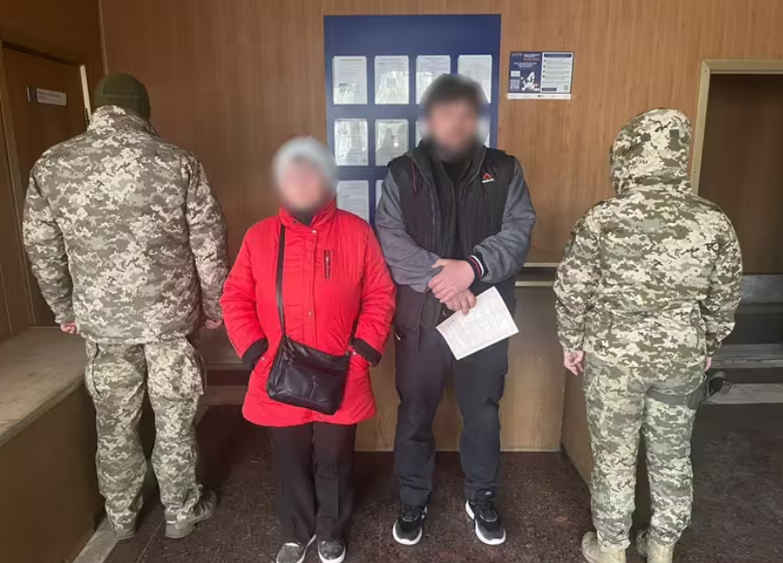 У Києві чоловік розписався із своєю 80-річною тещею, щоб виїхати за кордон
