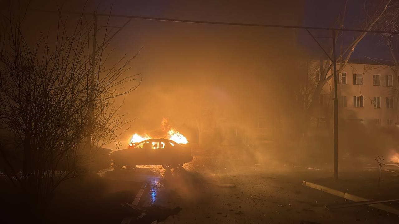 Дрони вдарили по центру Конотопа: пожежі в багатоповерхівці та пошкоджені квартири