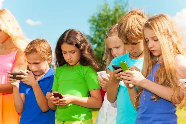 У Литві пропонують заборонити соцмережі для дітей до 16 років