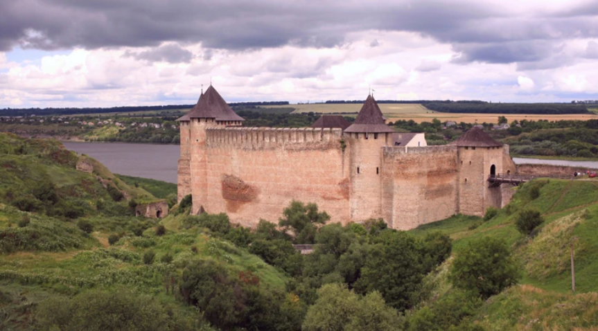 Фахівці назвали ймовірні причини обвалу стіни Хотинської фортеці