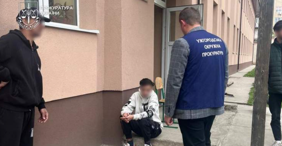 У Чопі підліток відкрив стрілянину на уроці: хлопця завербували через онлайн-гру