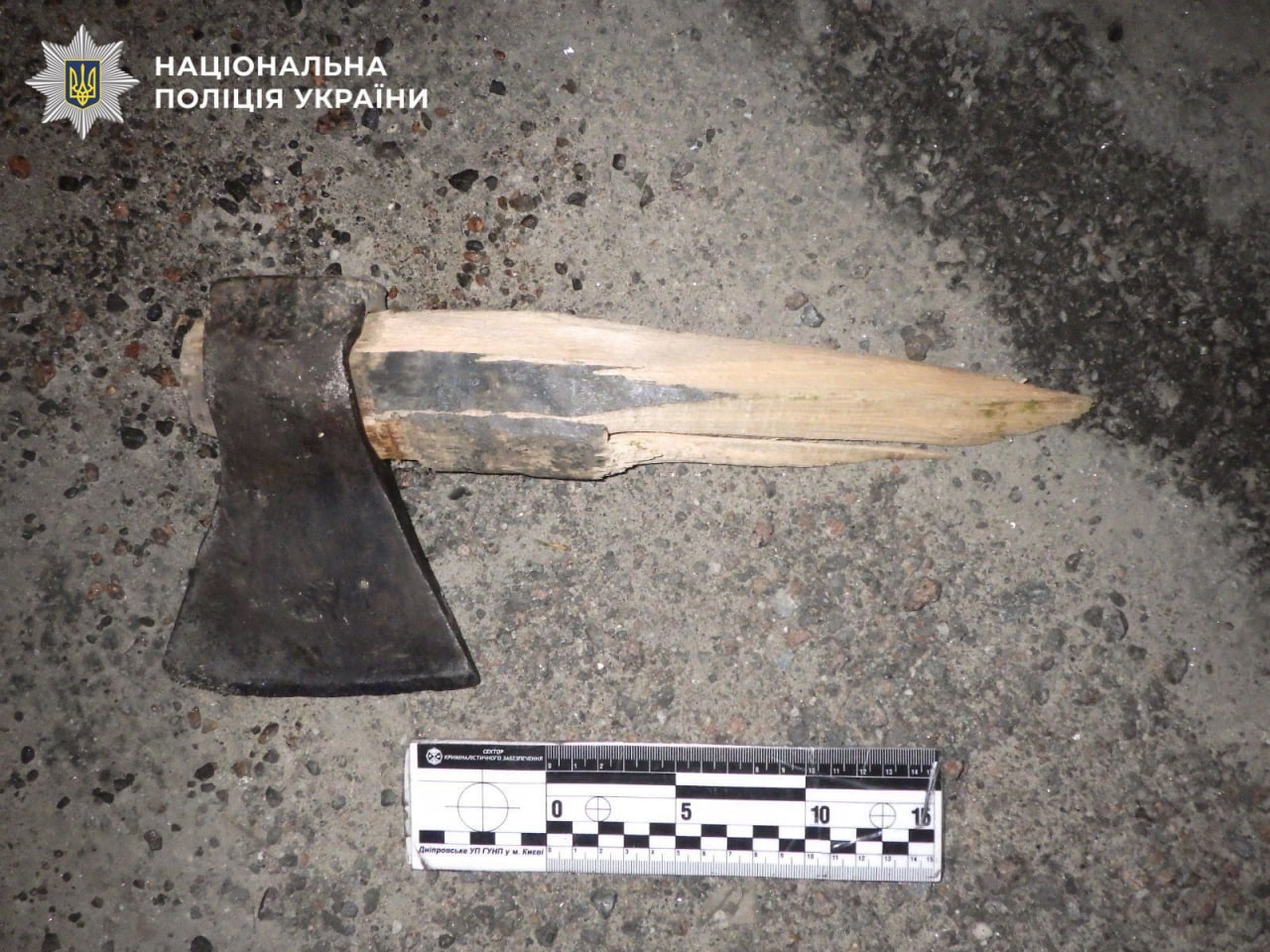 П’яний киянин із сокирою залякував підлітка – намагався вкрасти скутер