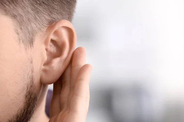 Генна терапія повертає слух: пацієнти з вродженою глухотою почали чути шепіт