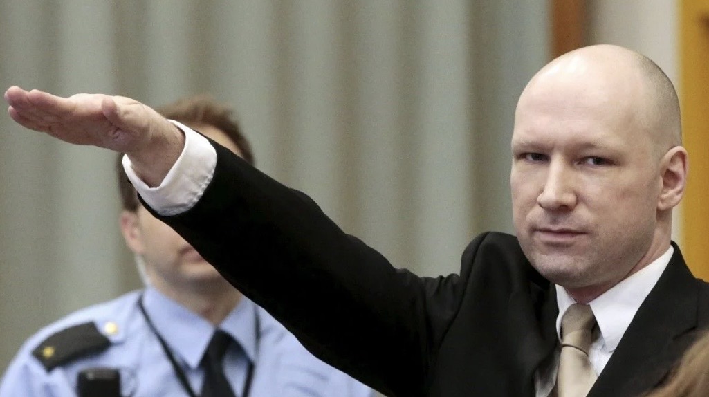 Чоловік, засуджений за наймасштабніший теракт у сучасній історії Норвегії, змінив імʼя