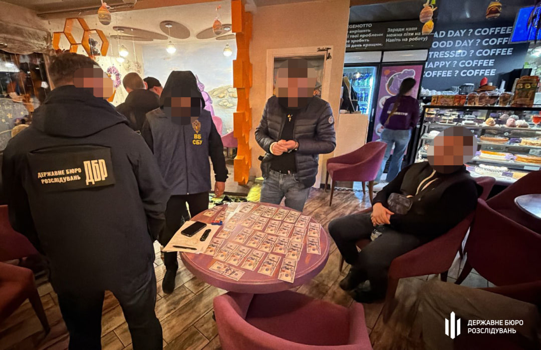 $8 тисяч за працевлаштування до ВСП: на Одещині затримали фігурантів