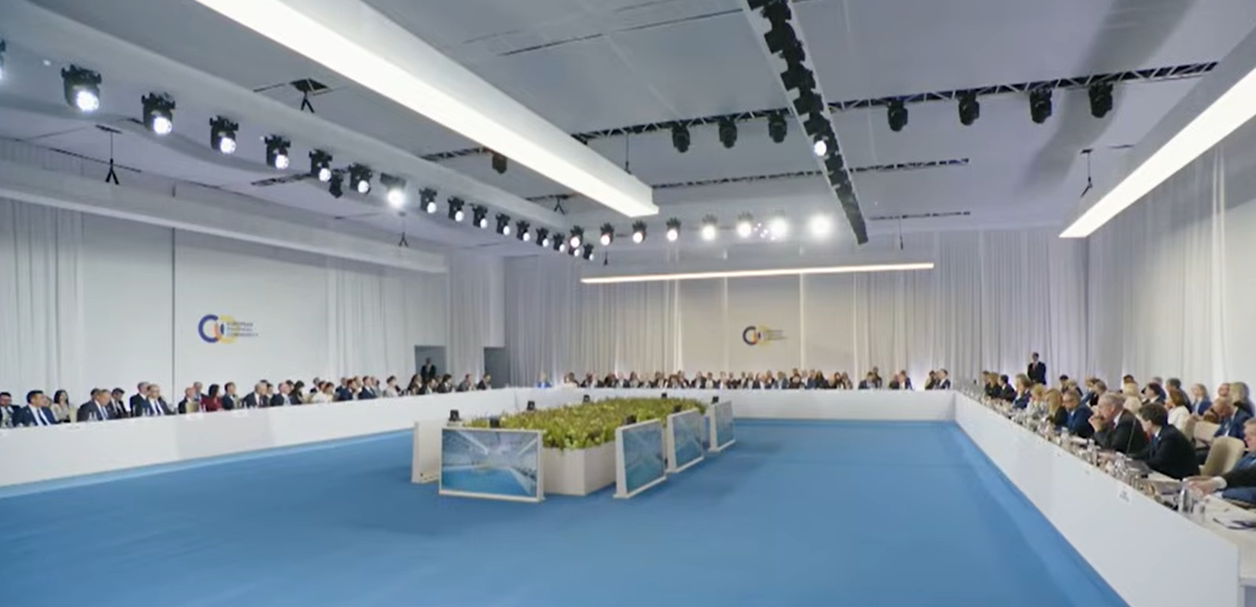 Зеленський пожартував про дрони над Кремлем - саміт лідерів Європи у Вірменії