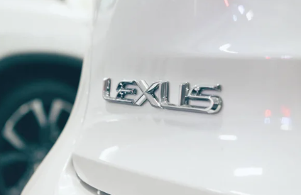 Lexus готується представити новий трирядний електрокросовер