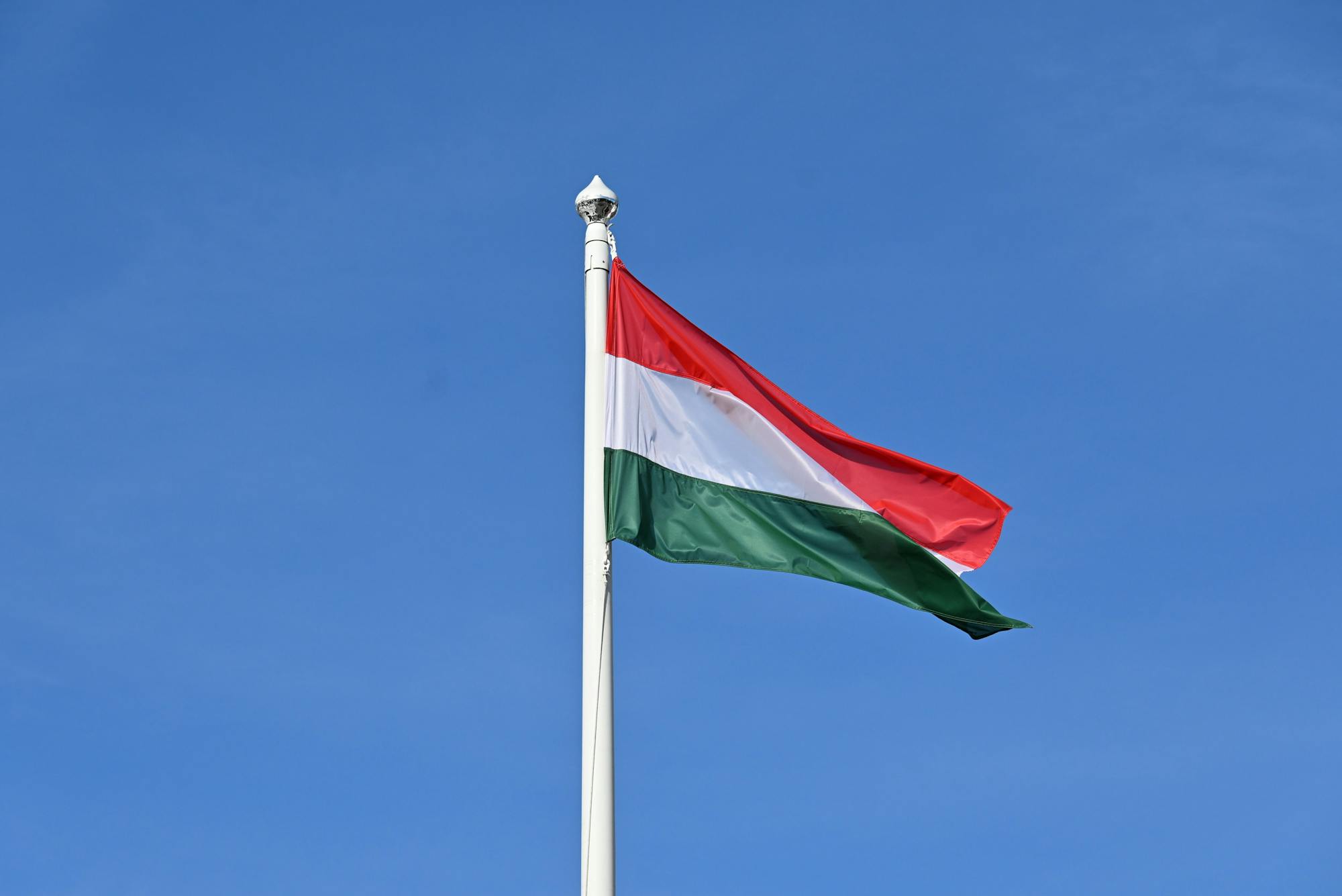Угорщина повернула Україні гроші та золото Ощадбанку