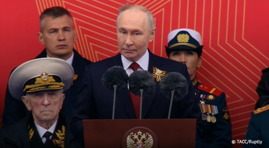 Путін на параді заявив, що окупанти надихаються "подвигами переможців"