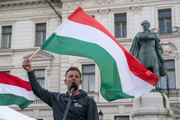У будівлі уряду Угорщини виявили мішки зі знищеними документами: Мадяр заявив про можливі порушення
