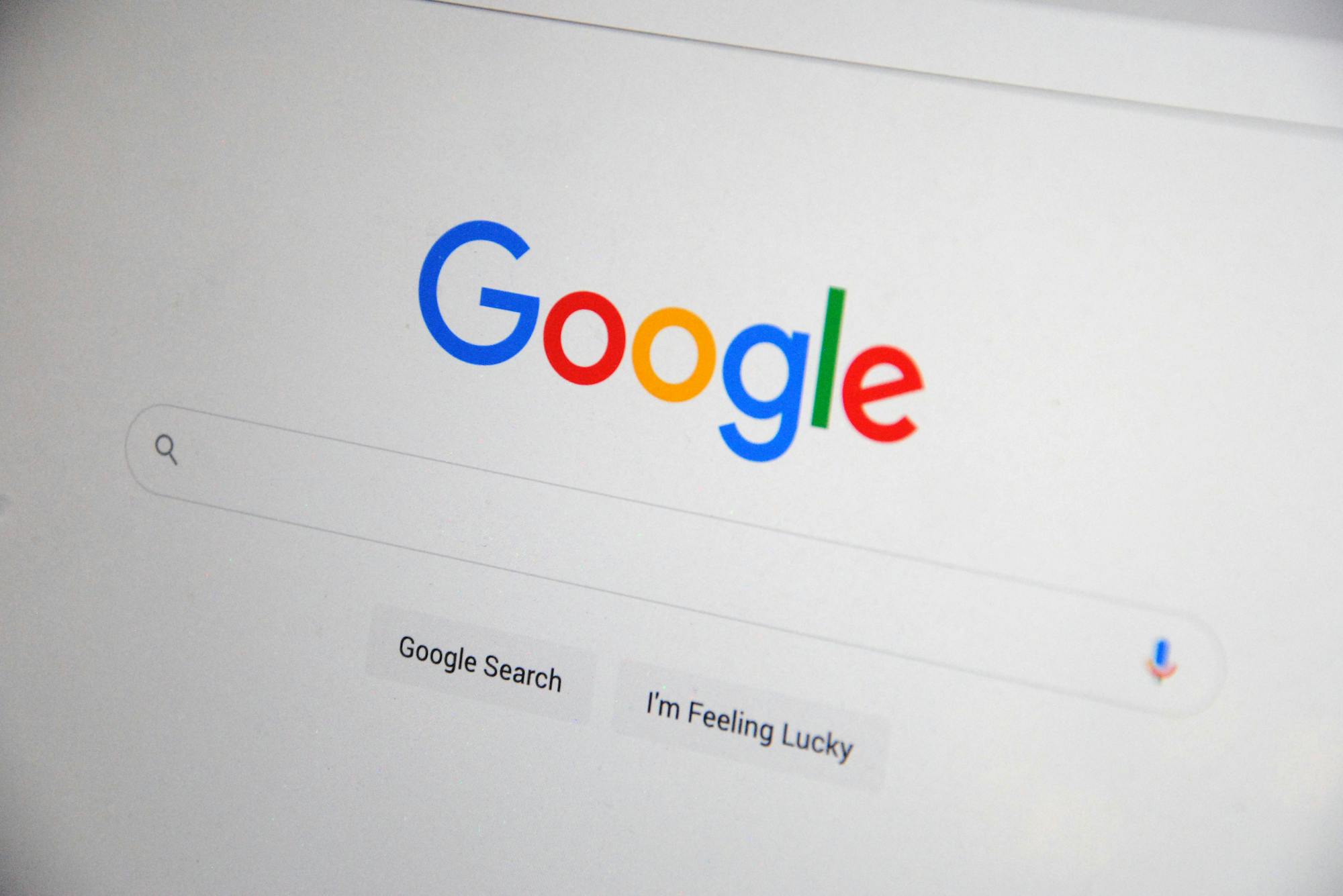 Google Пошук після оновлення почав плутати прості запити з промптами