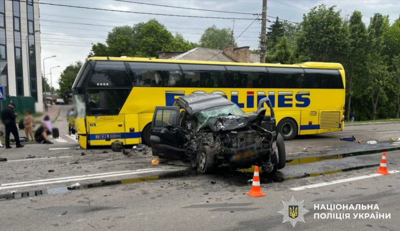 У Борисполі авто зіткнулося з рейсовим автобусом: загинула людина