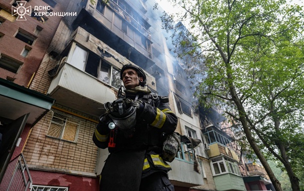 росія атакувала дронами житловий будинок у Херсоні: є загиблі та поранені