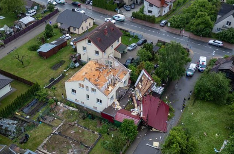 Одразу три торнадо зафіксували у Литві під час потужної грози