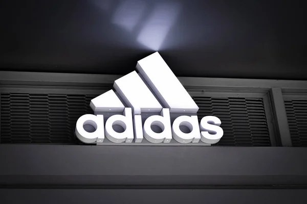 Adidas відновив роботу в Харкові після чотирирічної паузи