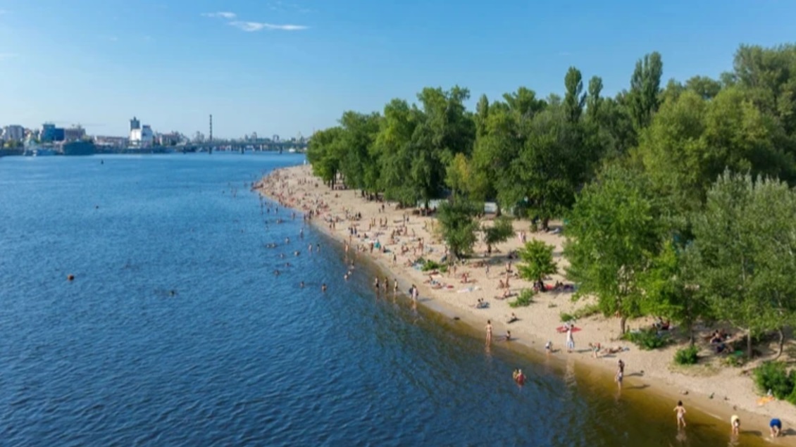 На яких пляжах України безпечно купатись, де заборонено, а які – не перевірено: повний перелік