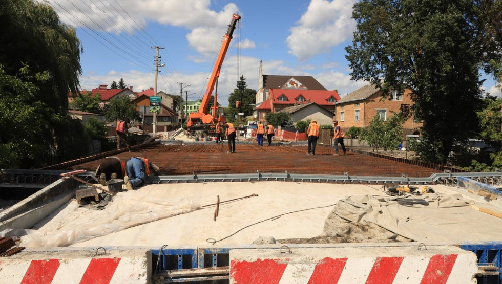 На Львівщині виконали майже половину робіт на трасі до кордону з Польщею
