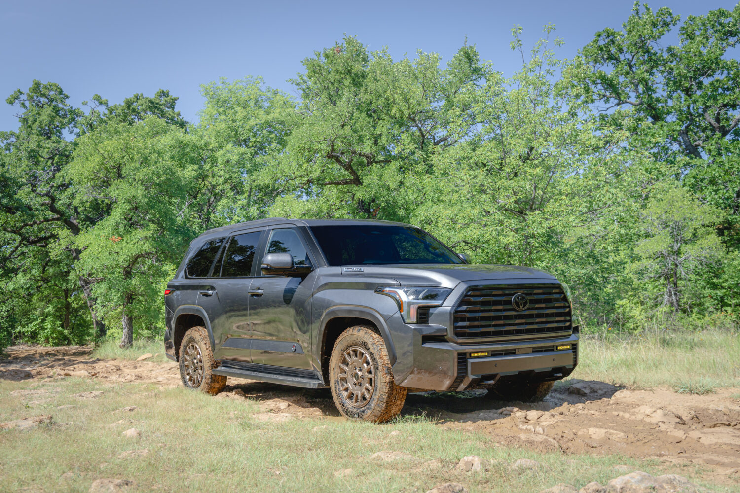 Toyota Sequoia 2027: найбільший позашляховик отримав версію Trailhunter для бездоріжжя із системою Multi-Terrain Select