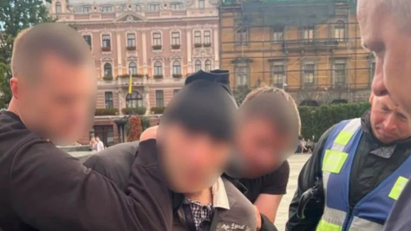 Чоловіка з ножем на мітингу у Львові помістили у спеціалізований лікувальний заклад