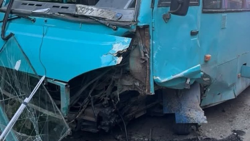 На Львівщині внаслідок ДТП автобуса та легковика постраждали 11 людей