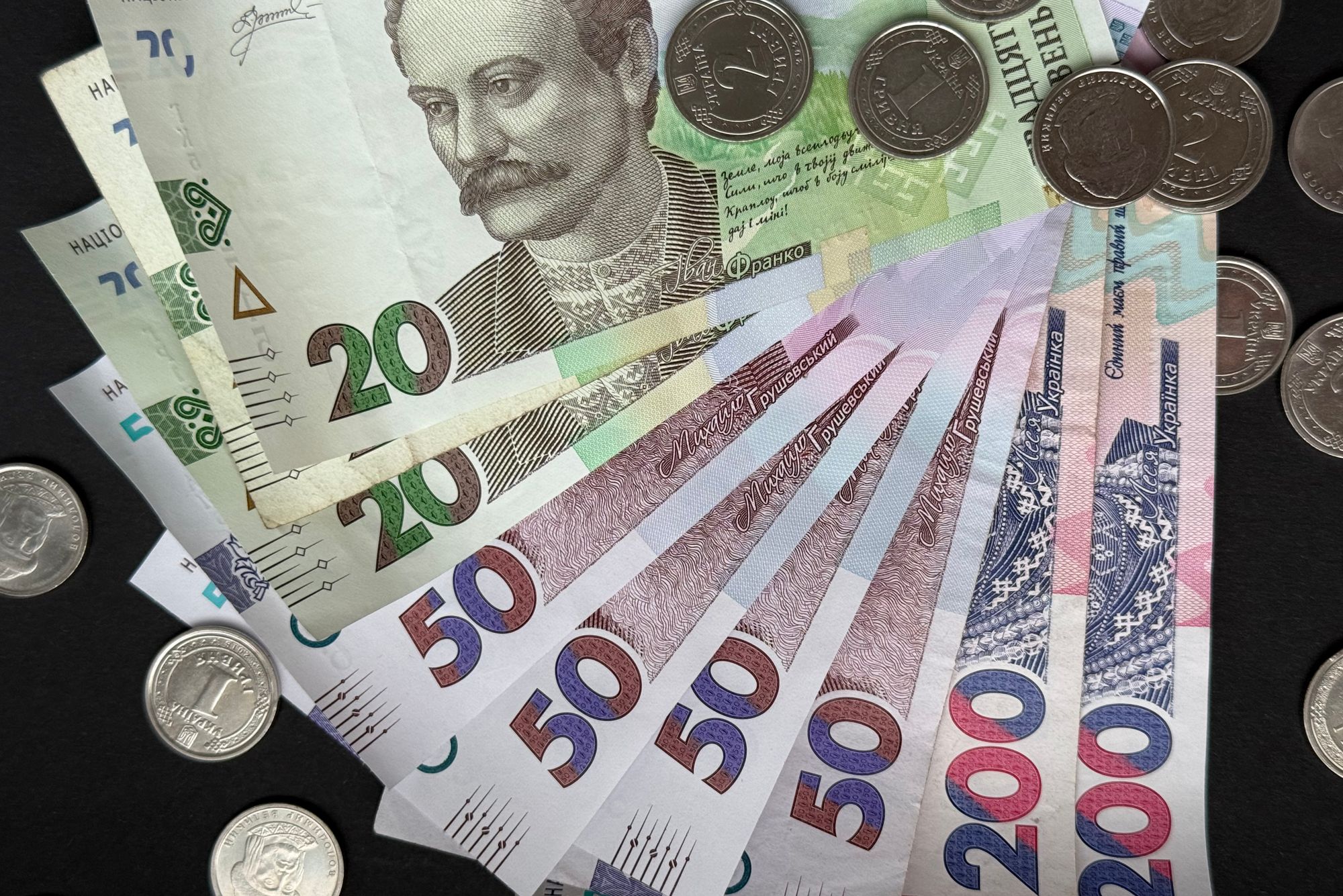 Стипендії студентів в Україні зростуть з 1 вересня: і в університетах, і в коледжах
