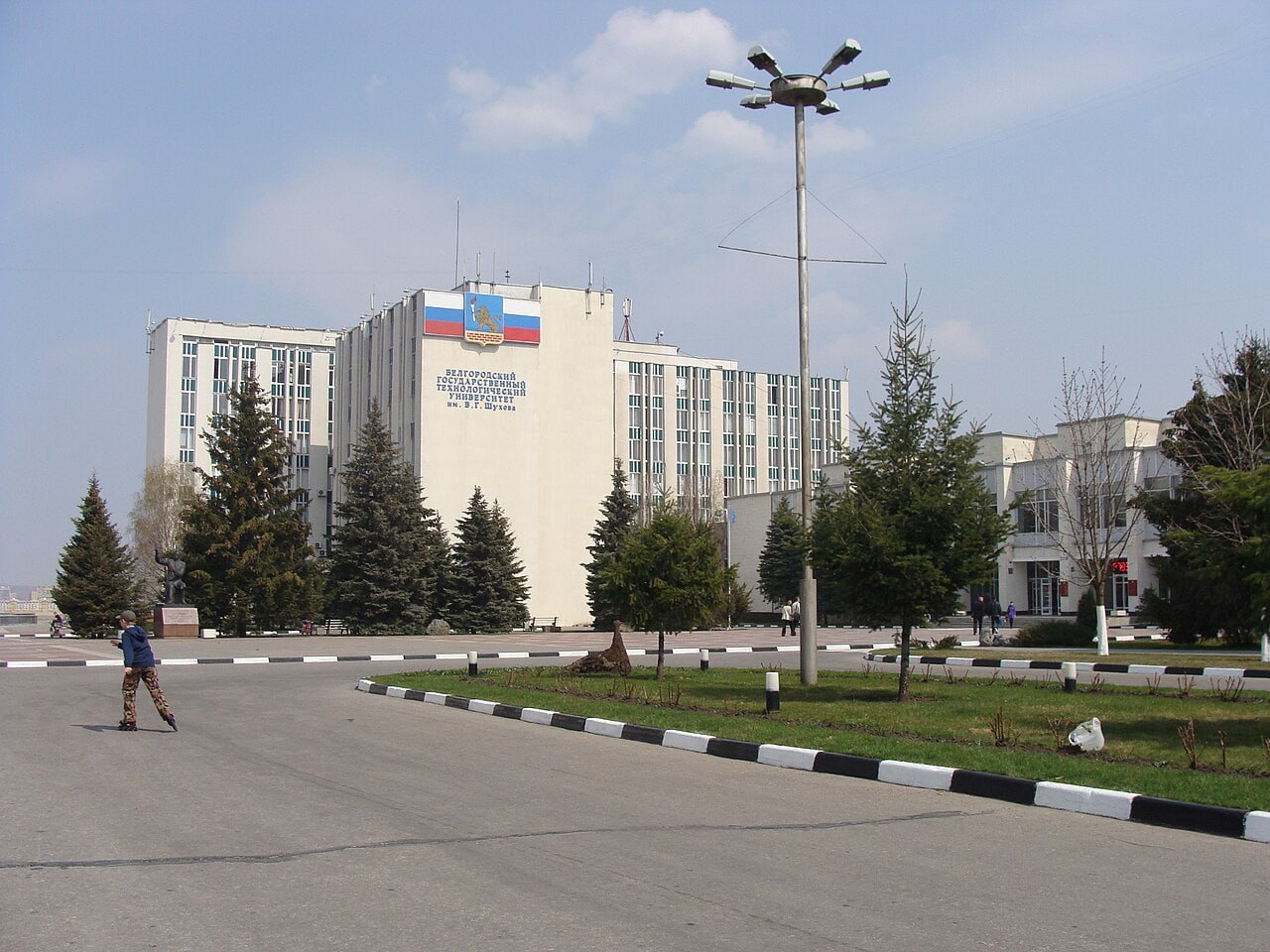 У Бєлгороді після атаки дронів загорівся університет, де розробляли безпілотники