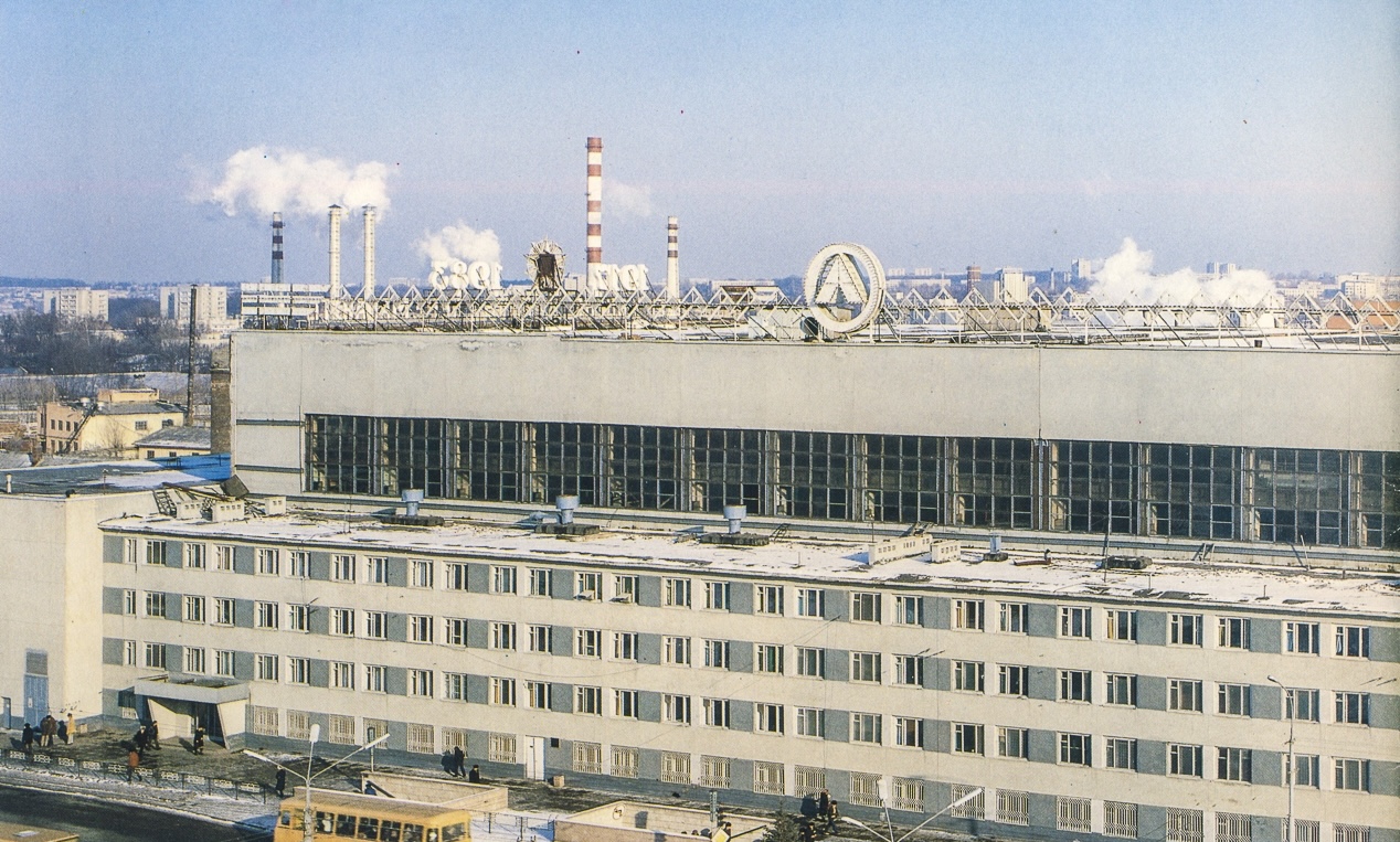 У ЛАЗу показали доступні бомбосховища на території автобусного заводу