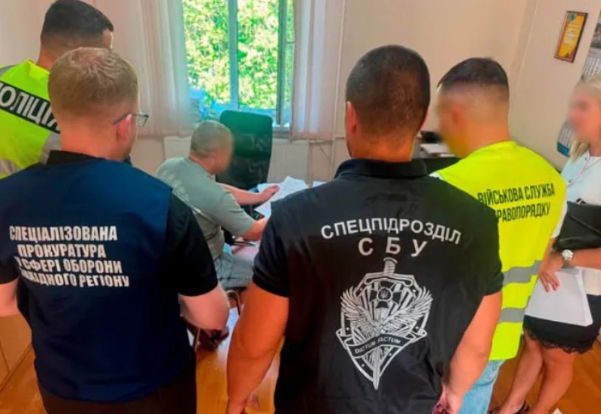 Керівники двох ТЦК за три місяці «мобілізували» 200 вигаданих «бійців»