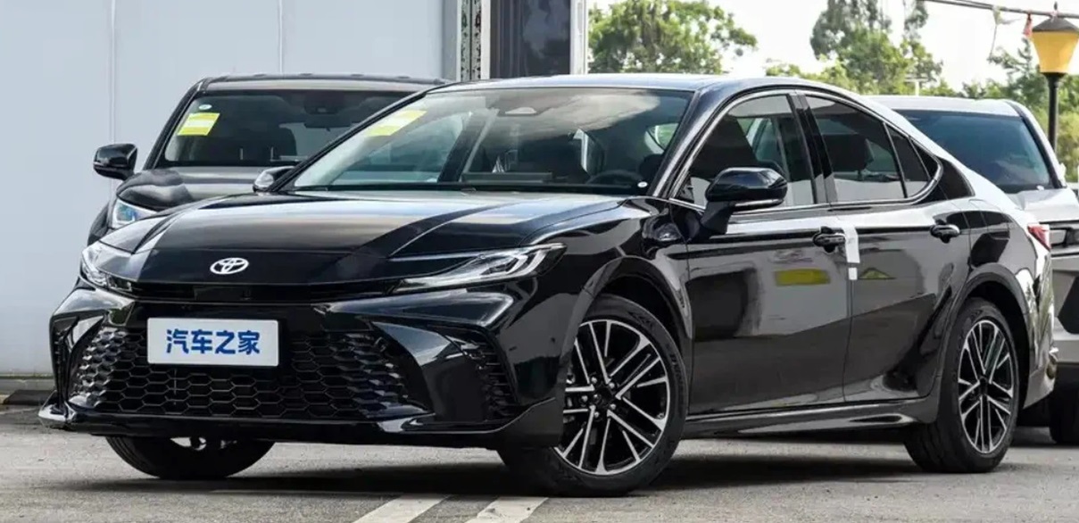 Toyota Camry 2027 вже вийшла на ринок: як змінився седан