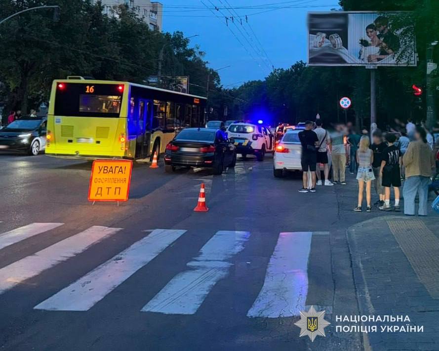 У Львові два BMW збили 8-річну дівчинку та її батька: постраждалі в реанімації