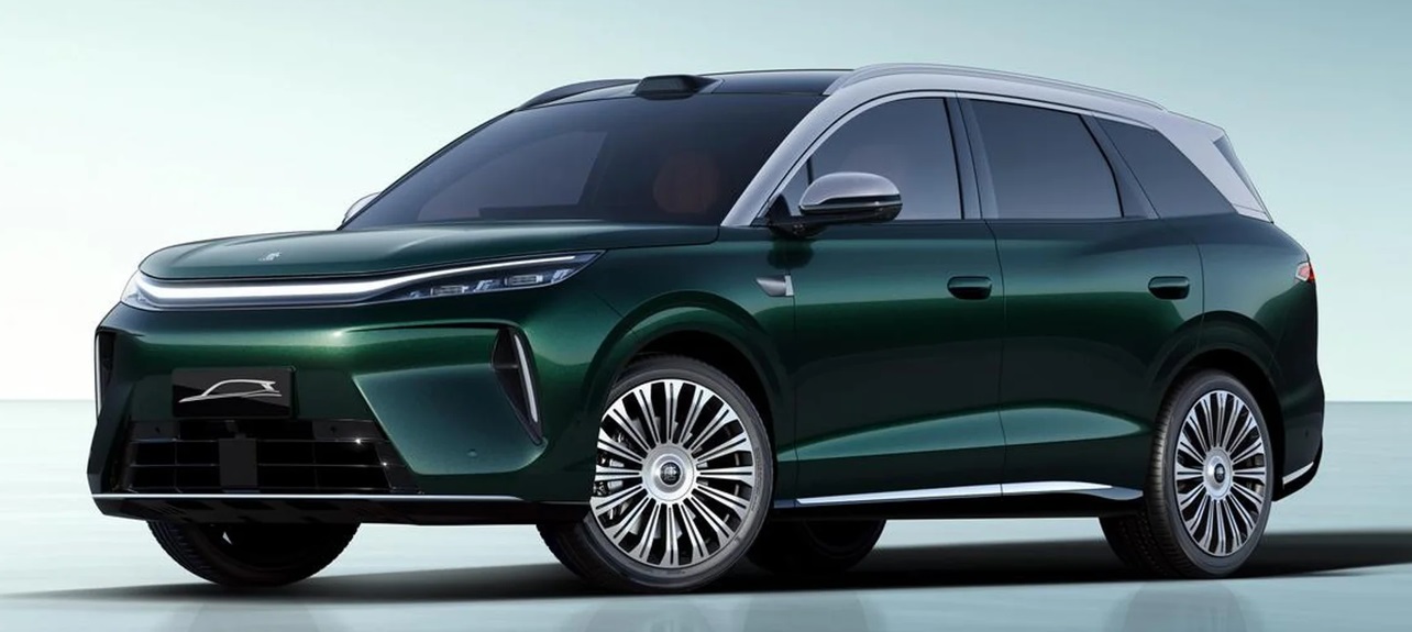 Новий сімейний електрокросовер BYD Tang став більшим, потужнішим і збільшив запас ходу до 850 км