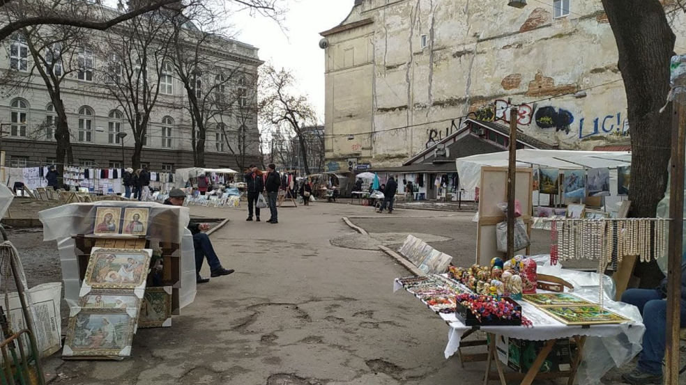 П’яний чоловік з палицею напав на муніципала у центрі Львова