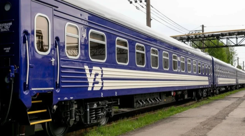 Росіяни вдарили по залізничному депо "Укрзалізниці" в Києві: загинули 7 людей