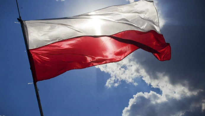 У Польщі центри рекрутингу розсилають полякам мобілізаційні картки