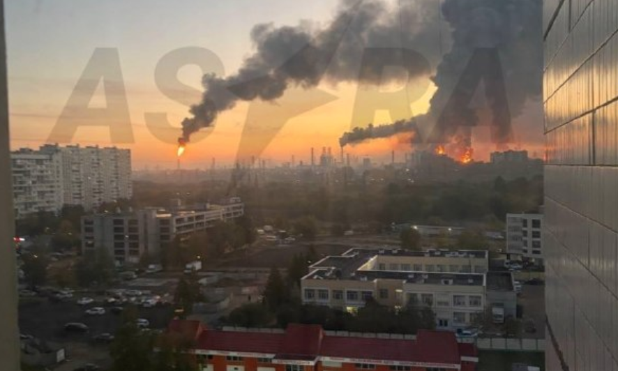 У Москві після атаки дронів спалахнув НПЗ, який забезпечує 40% пального столиці РФ