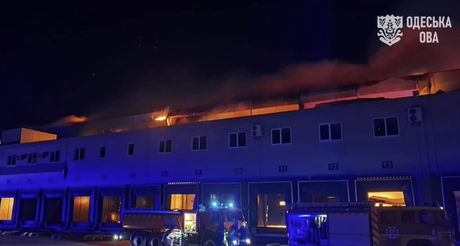 Росія атакувала Одещину: загорілися склади "Сільпо"