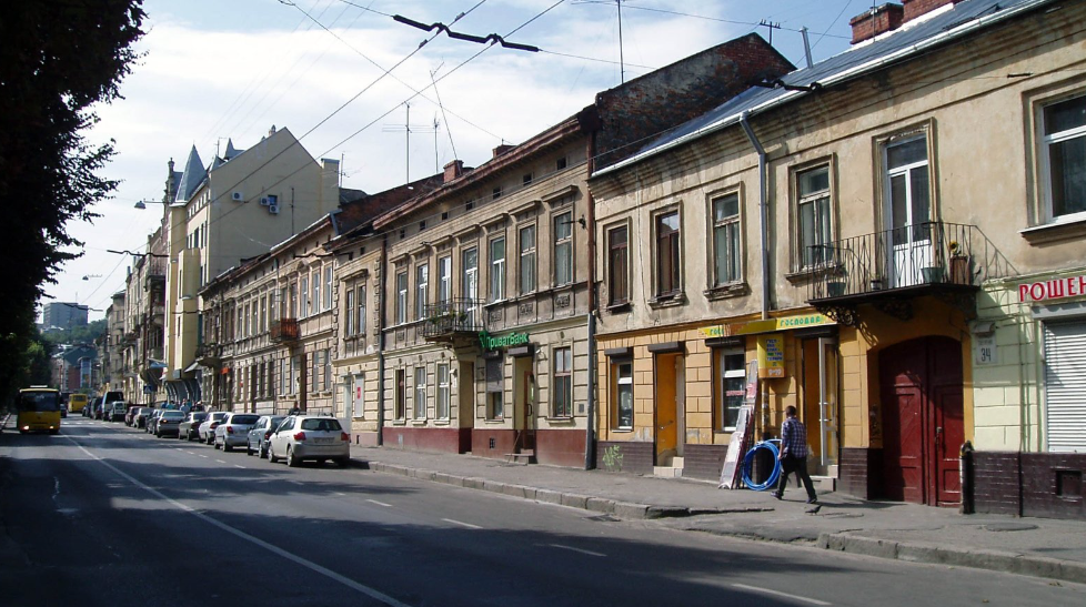 У Львові на чотири дні обмежать рух вулицею через ремонт