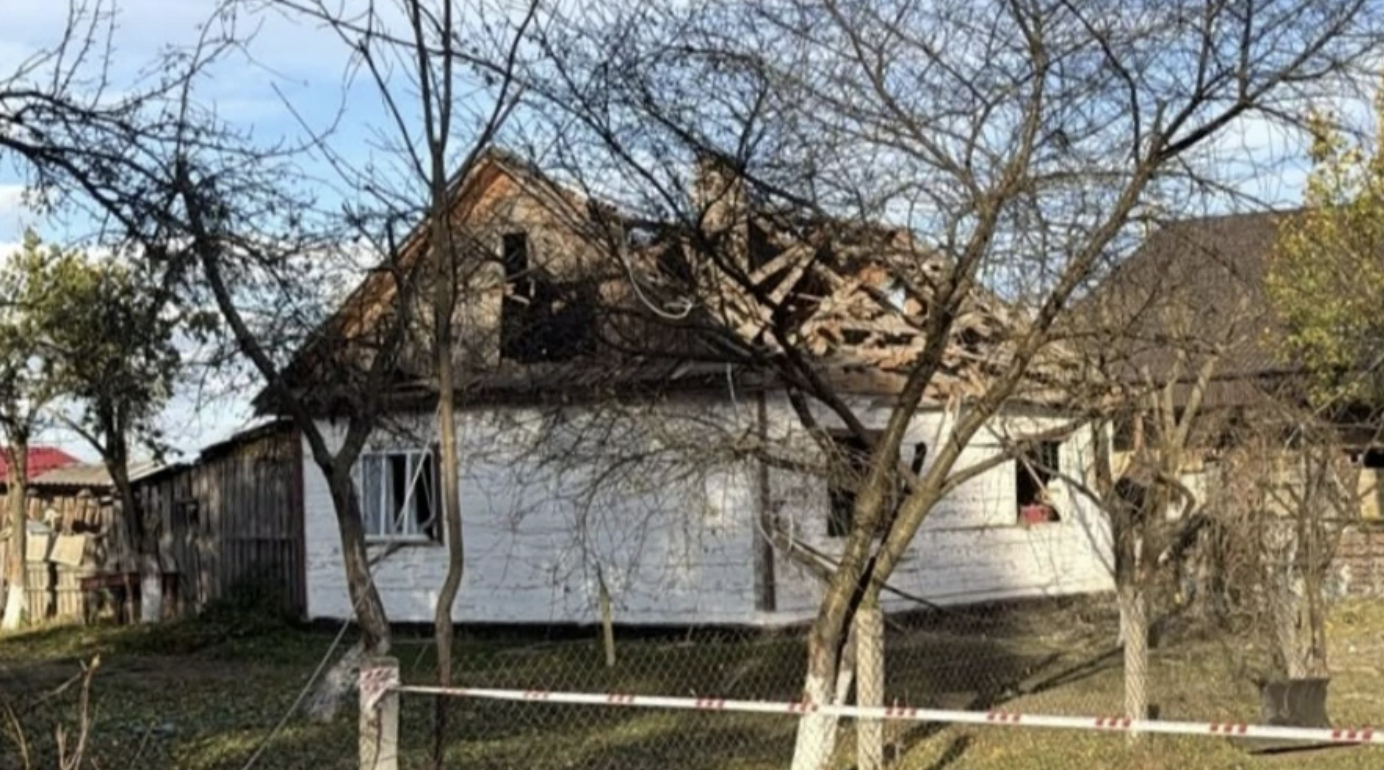 На Рівненщині російська атака пошкодила будинок багатодітної родини