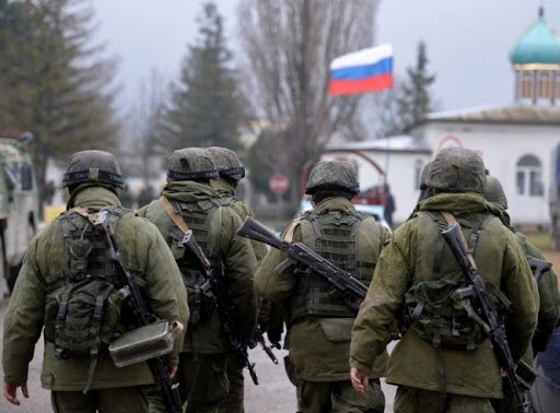 Росія перекинула до 25 тисяч своїх військових у Крим та до східних кордонів України