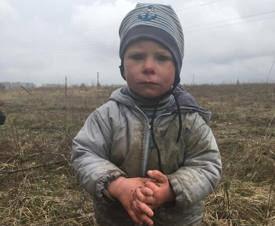 На Київщині знайшли 2-річного хлопчика, який усю ніч просидів у лісі