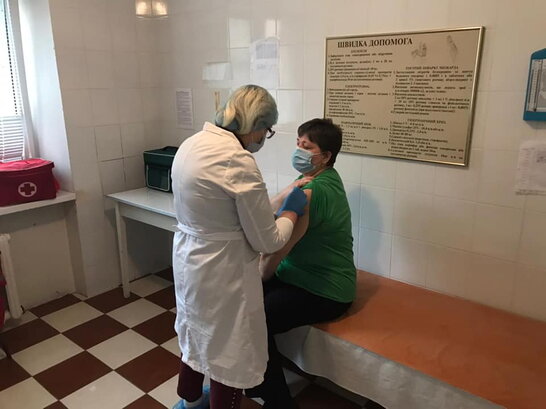 В Україні зробили перші щеплення вакциною Pfizer/BioNTech (фото)