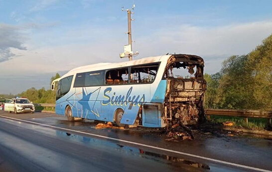 На Львівщині під час руху загорівся автобус з пасажирами (фото)