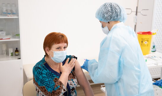 Від завтра центри вакцинації проти COVID-19 почнуть працювати в Києві, Львові та Одесі